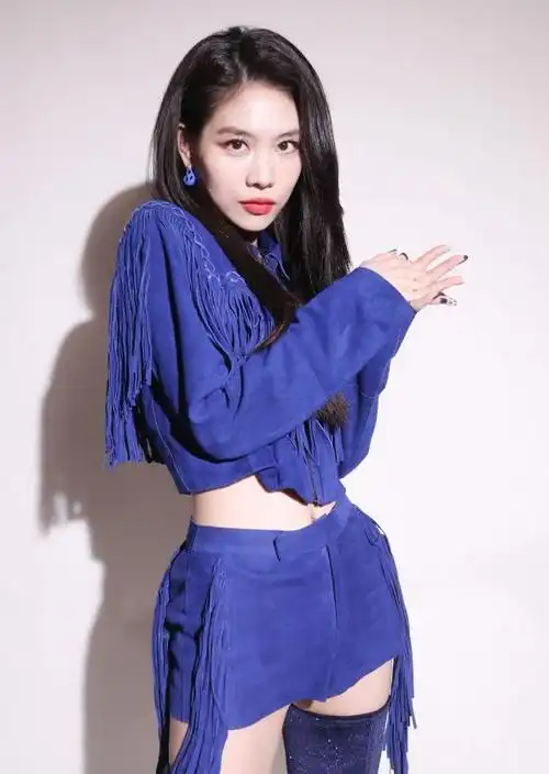 王霏霏穿50cm长筒靴占腿的三分之二她绝不可能是1米65