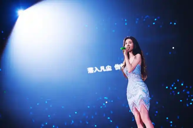 张碧晨演唱会上演舞台剧##张碧晨2024今儿个开心巡回演唱会