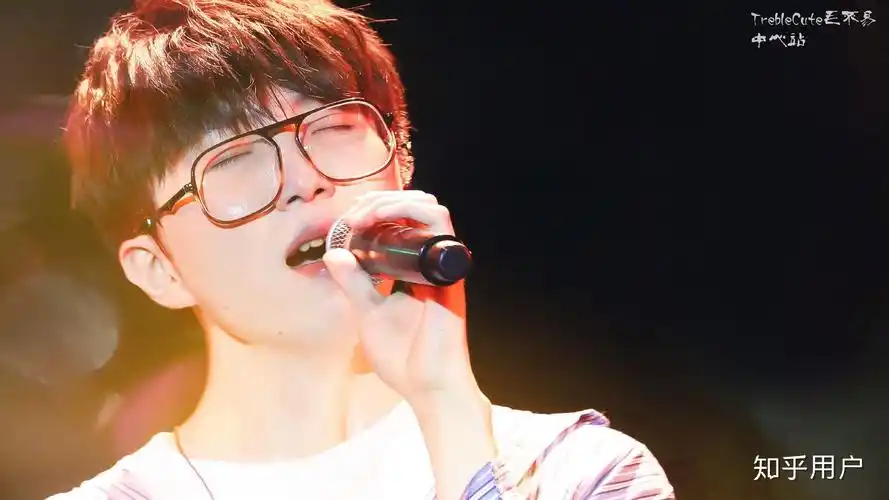 有没有关于毛不易的好看图片或表情包?(壁纸也行)? - 知乎