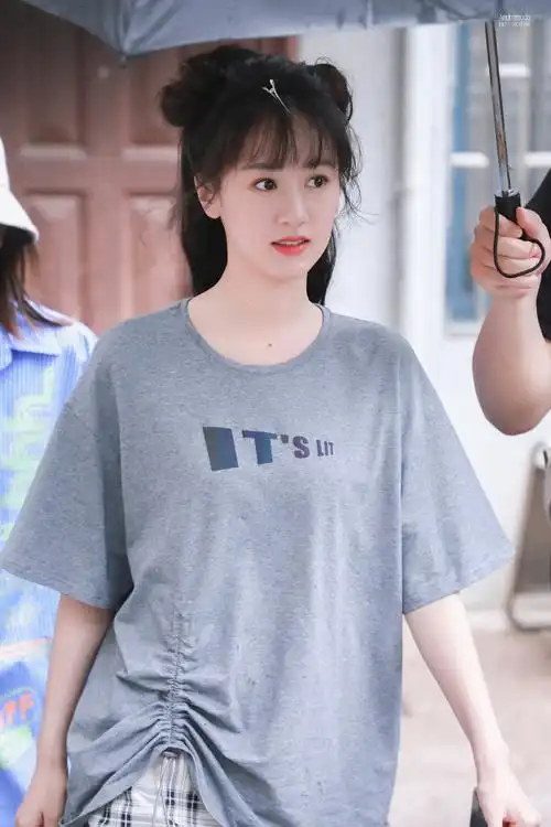 我也很庆幸,因为我能在青春肆意的年纪遇见你"    【袁冰妍粉丝 红凝