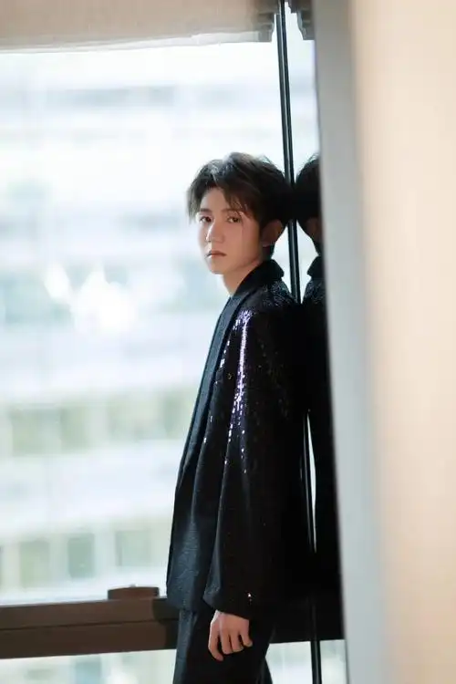 王源参加2021央视中秋晚会独唱众人好评全场最高热度意料之中