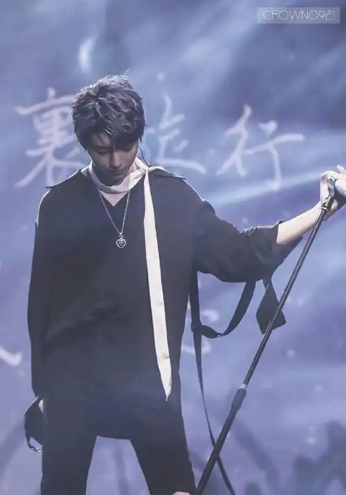 让人欲罢不能的立麦杀#王俊凯立麦杀系列往舞台上一站就能撩人于涡挝