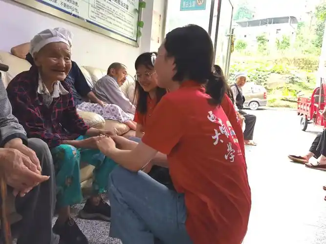 西南大学学子三下乡——走进乡村养老院,慰问老人献爱心