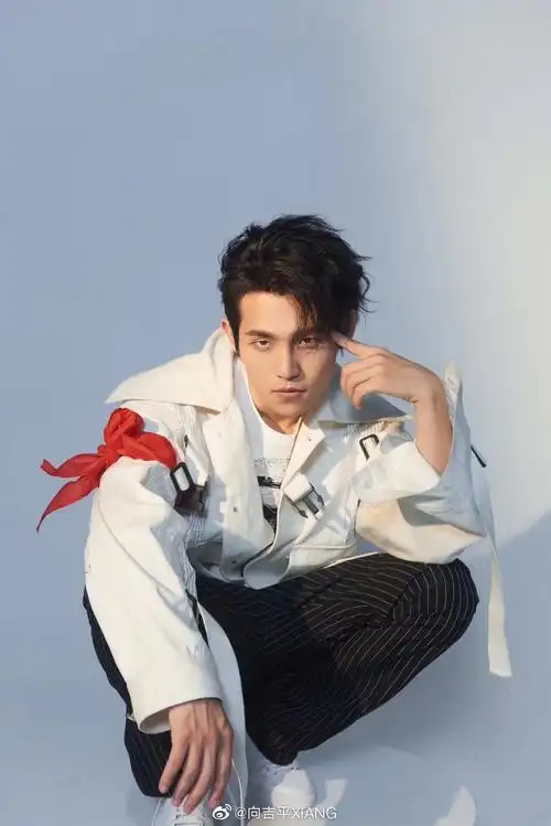 演员周展翅 他们相遇的15年me 妆发:木丁子|丁子|展翅|摄影_新浪新闻