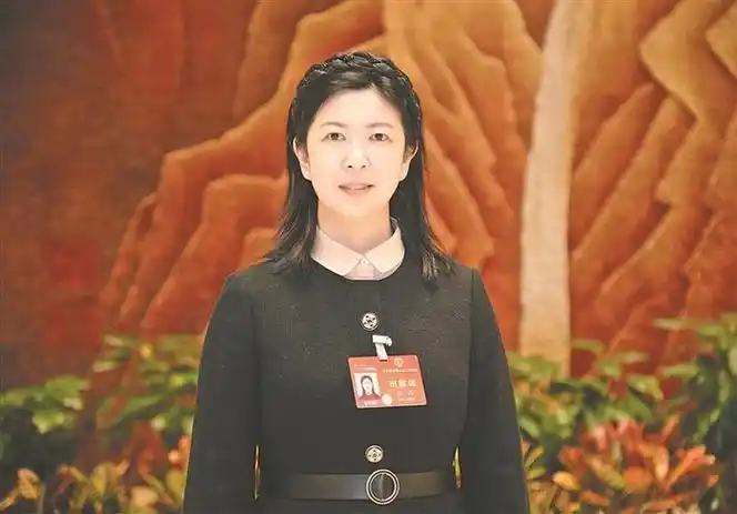 两会好声音67于洋代表建立长期护理保险制度