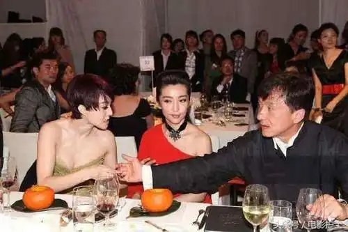 范冰冰李冰冰闹不和?看看成龙是怎么说:她们关系比我还好