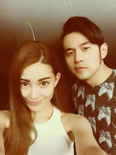 郑恺和昆凌搭档,合照都不敢!网友:周董跟在身边,小猎豹有胆?