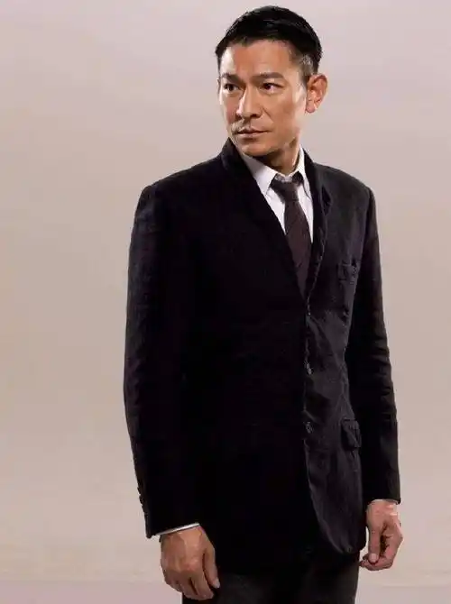 刘德华的超帅西装照,人家这样的效果才能叫穿西服