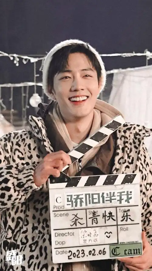 《北京卫视》赞"肖战的笑太治愈",粉丝回应说,有眼光.