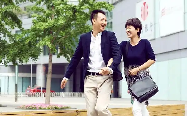 内地八卦  搜狐娱乐讯 由华策星之演员辛柏青,黄曼领衔主演的都市情感