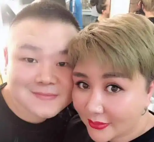 郭德纲妻子胡中惠照片,王惠资料(郭德纲老婆王惠照片)