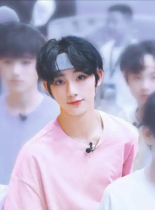 丁程鑫究竟是从哪搞到那么多发带的