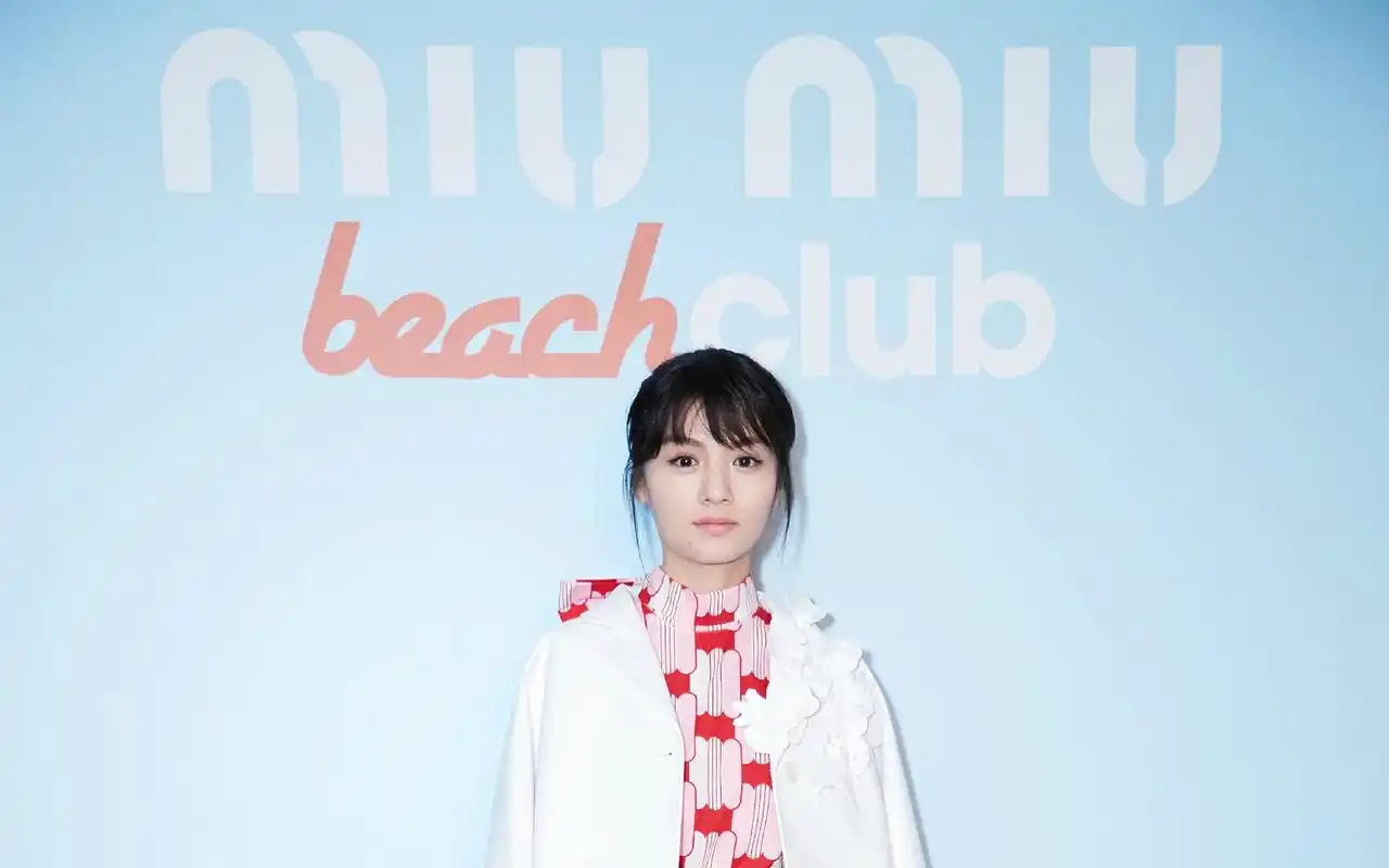 演员春夏活动俏皮图片桌面壁纸