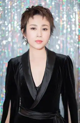 爱笑的女孩子果然很好命,就像马丽一样可以嫁给爱情