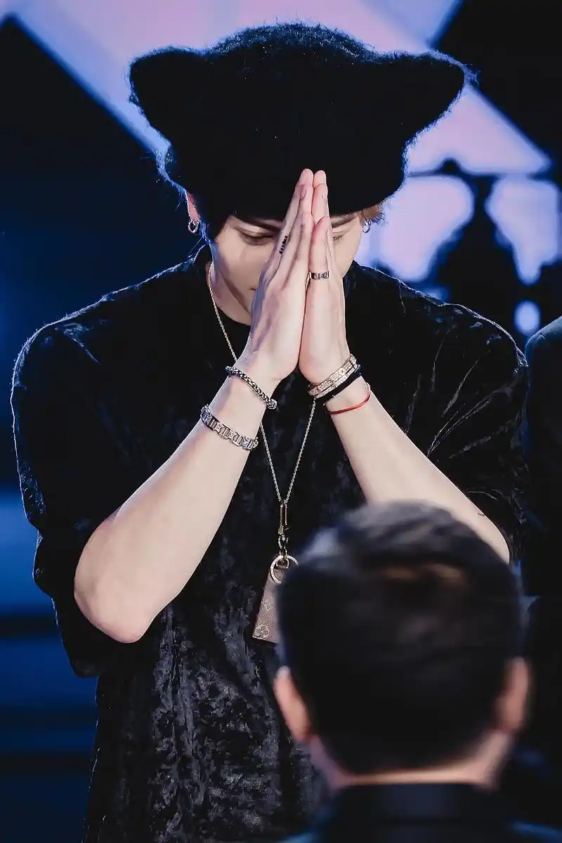 王嘉尔的崛起之路 王嘉尔凭借才华,努力,机遇和勇气,在音乐领域崭露头