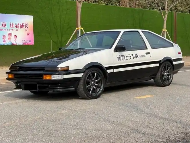 ae86左舵出售,小伙花80万买辆左舵丰田ae86—gt,配跑车发动机,拓海