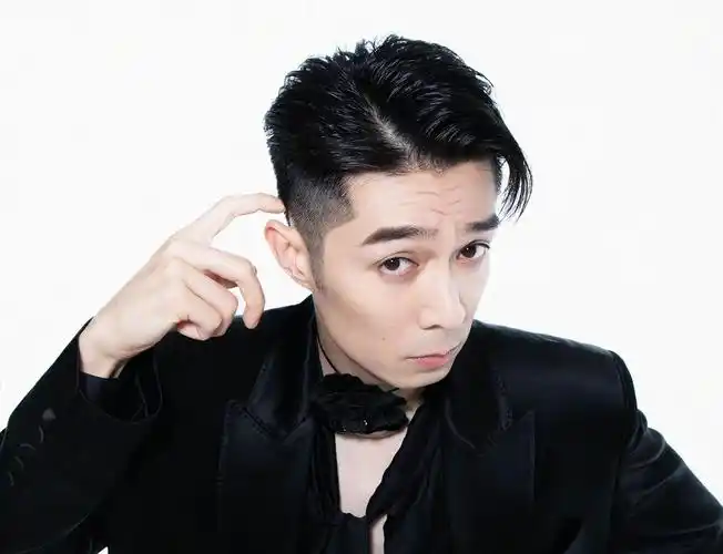 周柏豪真实就是我的综艺感丨文娱幕后