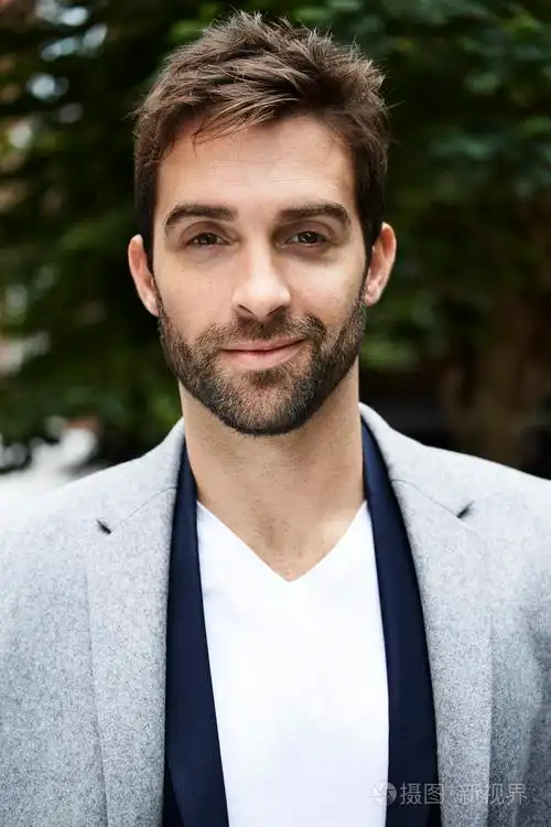 英俊的男人大胡子