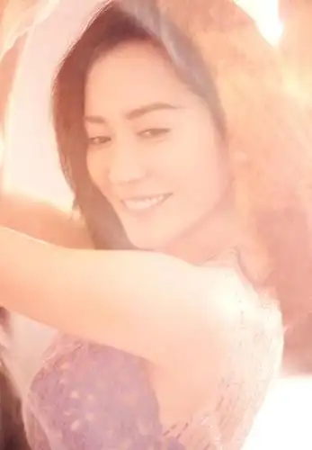 【俞飞鸿婚纱写真曝光 逆光唯美一笑倾城】近日,俞飞鸿唯美婚纱写真