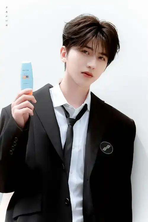 蔡徐坤0802生日快乐##蔡徐坤范思哲全球品牌代言人