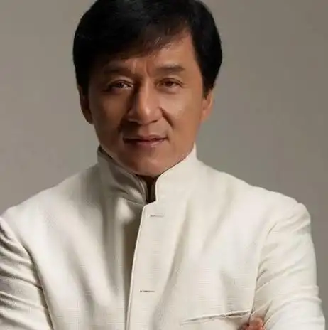 图成龙年轻时的照片曝光电影界的传奇人物