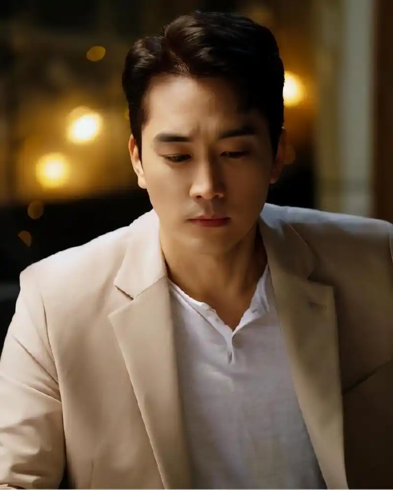 宋承宪近况依旧帅气,他的理想型从刘亦菲变大妈,令网友哭笑不得