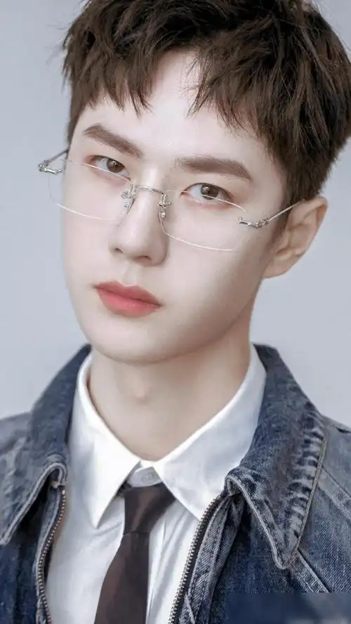 都说王一博丑看到这些照片才发现他帅得很高级