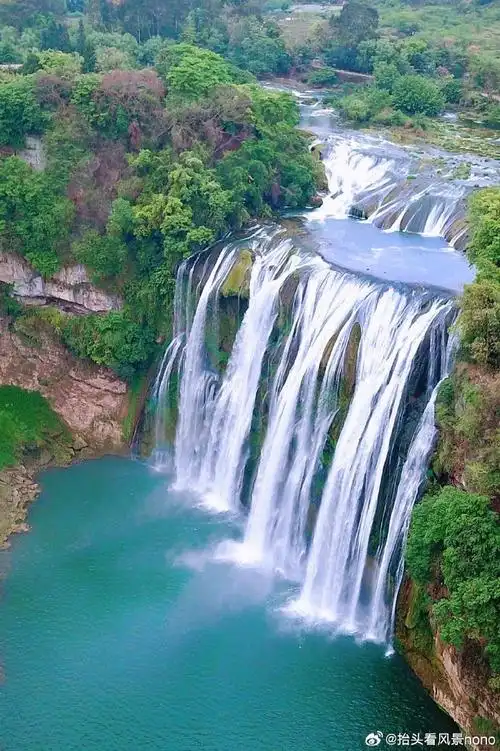 黄果树瀑布,儿时挂历上的风景~~  小时候的记忆里,有一个地方就是山水