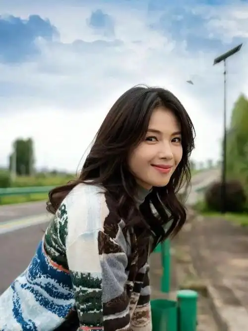 近日,刘涛身穿一袭宋锦旗袍的照片在社交媒体上广泛流传,引发了广大