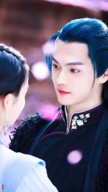 招摇～白鹿～许凯闫宝宝发布到古装荧幕情侣中文名:白鹿 外文名:lu