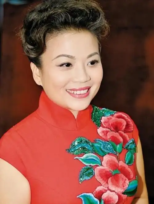 55岁未婚未育的张也,到底在追求什么?