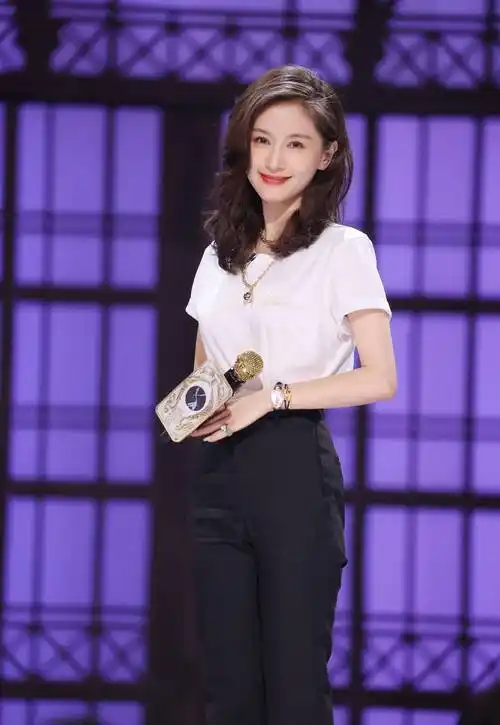 原创又一个穿搭范本王子文的这组轻复古搭配看完每套都想照搬