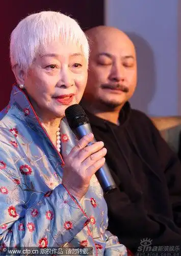 p>卢燕(lisa lu),1927年1月19日出生于北京市,美籍华裔女演员.