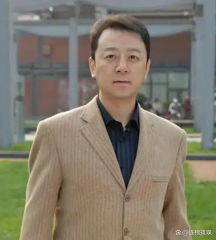 演员郭涛:娶小自己17岁重庆美女李燃,婚后生一儿一女,幸福美满