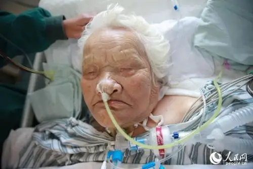 2014年3月24日,海南省琼海市人民医院icu病房外的祈福墙上,贴满了大家