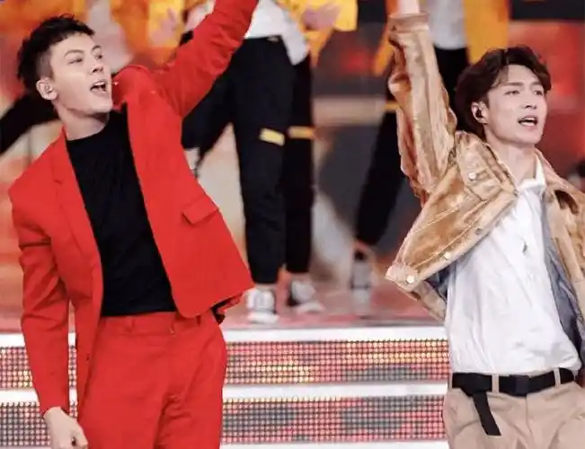 肖战节目路透曝光,罕见与张艺兴王源陈伟霆同框,却被指是p图_活动