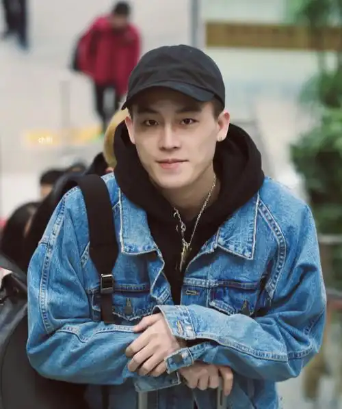 不知道为什么,被他的笑容治愈了九年#欧豪  我的少年在成长,我也在