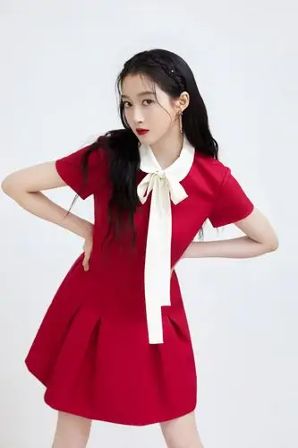 关晓彤五四晚会造型