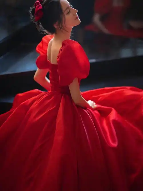 迪丽热巴红色公主出逃瑞安贝拉礼服78