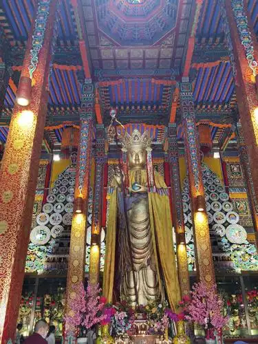 写美篇  塔尔寺的主殿,殿内主供纪念宗喀巴大师大金塔,初建于公元