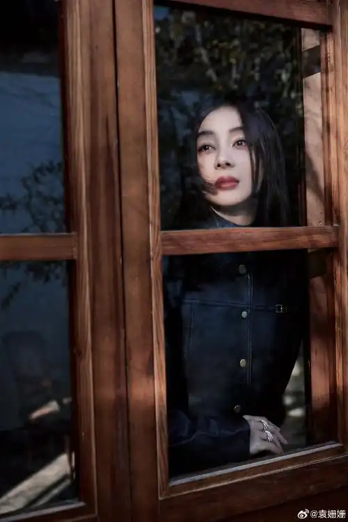 袁姗姗入冬毛衣长靴ootd