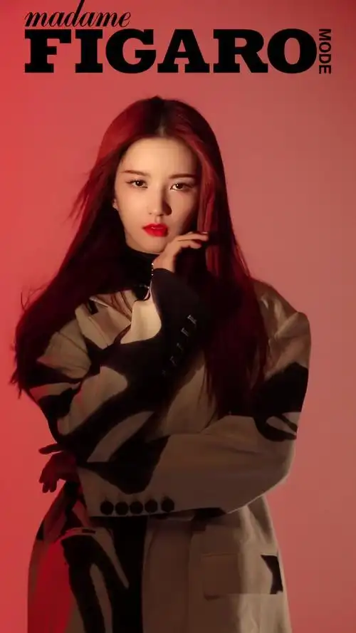 硬糖少女303-刘些宁.a版本 b版本团体封面及海报预售即将开始,敬瞧谮