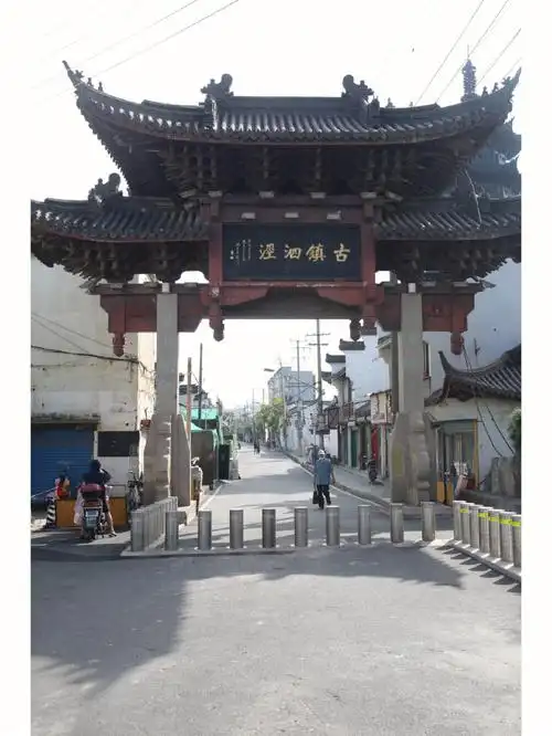 千年古镇泗泾,除了水泥森林,现在只剩下一条不足300米的老街,还在彰显
