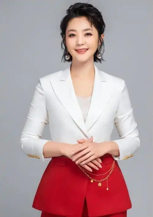 电视主持人方琼简历(主持人方琼嫁大8岁领导)(1)