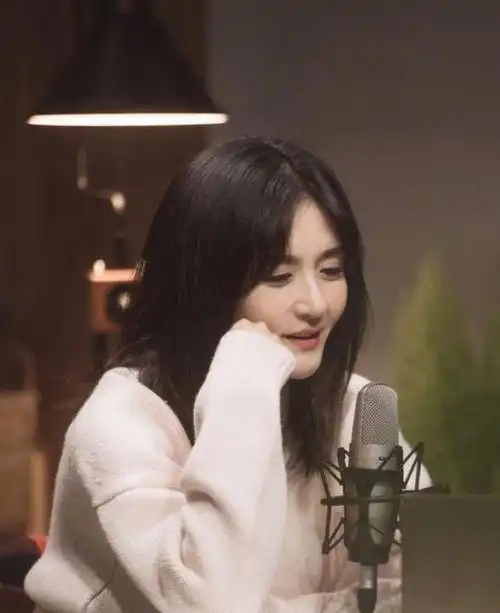 产后抑郁症困扰谢娜,曾是大家心中的笑星,她的笑声让所有人开怀大笑