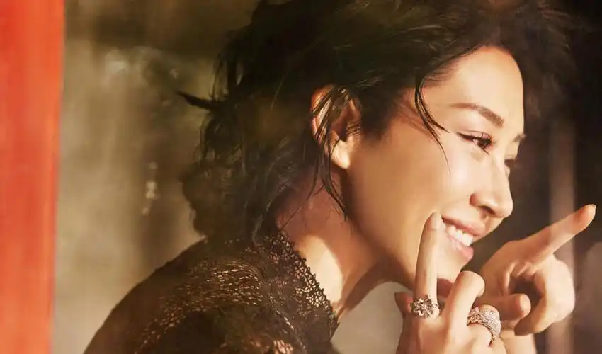 许晴率性干练时尚写真图片