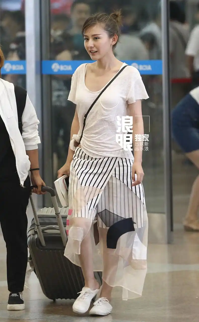 组图:热依扎丸子头机场现身 北京大妞个性爽朗_高清图集_新浪网