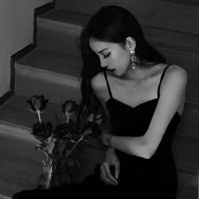 女生头像高冷黑白