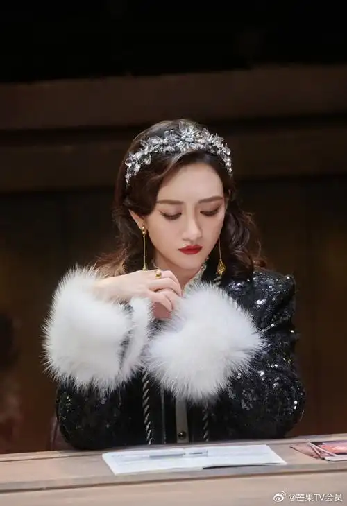 乘风破浪明艳动人在《大侦探》中她是智慧与温柔的化身,@王鸥angel