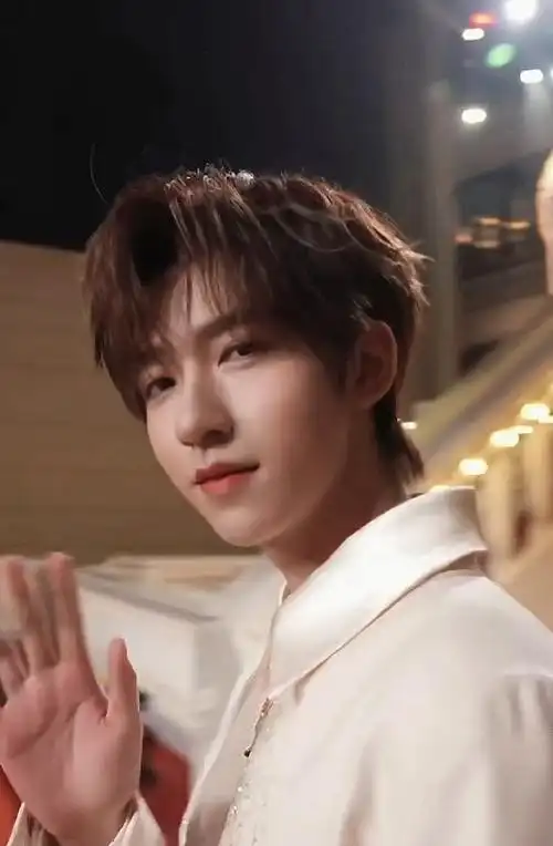 贺峻霖智族gq创意大赏